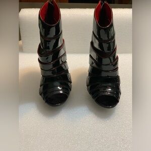 Charles Jourdan Black Patent Leather Heels Size 6.5💫